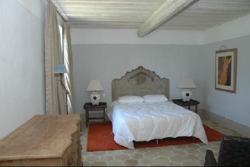 Grande maison à Gordes, meublée et aménagée